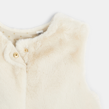 بوليرو فرو صناعي أبيض للبنات